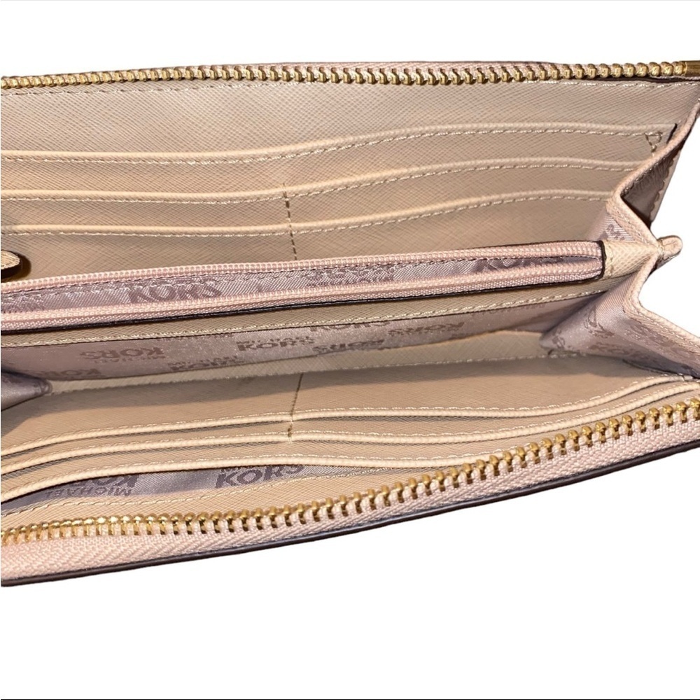 ☀️☀️NWOT Michael Kors Jet Set Travel Large Saffiano Leather Quarter-Zip Wallet - Picture 5 of 6
